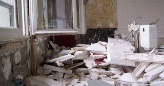 Демонтаж хрущевки в Новодвинске - удаление старых полов и стен по выгодной цене от 1763 рублей.